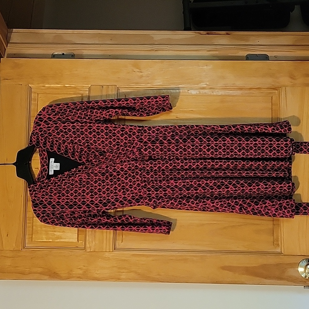 Liz Claiborne pink and black geometric print faux wrap dress